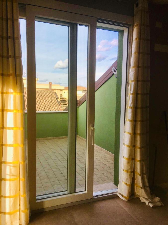 Residenza Elena Apartamento Rímini Exterior foto